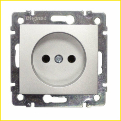 Legrand DIY Valena Алюм Розетка 1-ая б/з (694341)